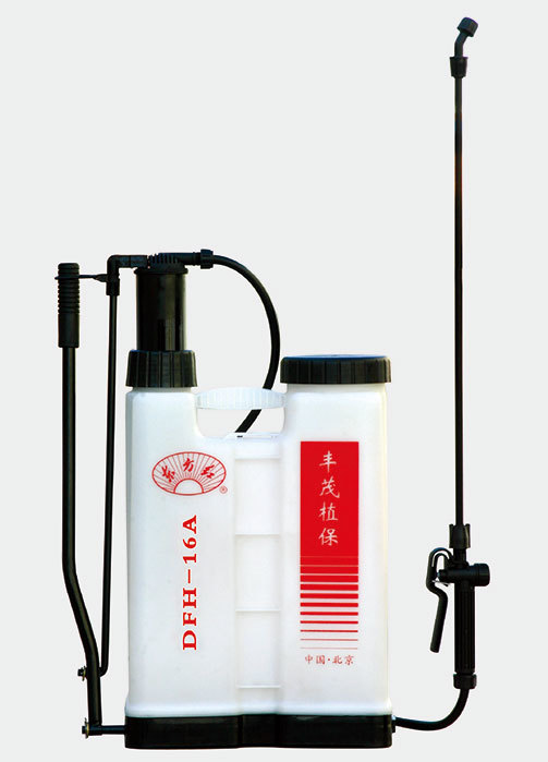 主要生産背負式手動噴霧器和背負式機動噴霧機,并開始與西班牙菲迪合作,引進技術 主要生産背負式手動噴霧器和背負式機動噴霧機,并開始與西班牙菲迪合作,引進技術